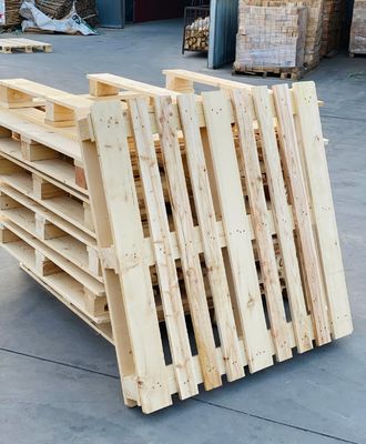 Buon prezzo Trasporto Fumigante Pallet di legno massello Euro Standard 4 Legno di pallet trattato termicamente in linea