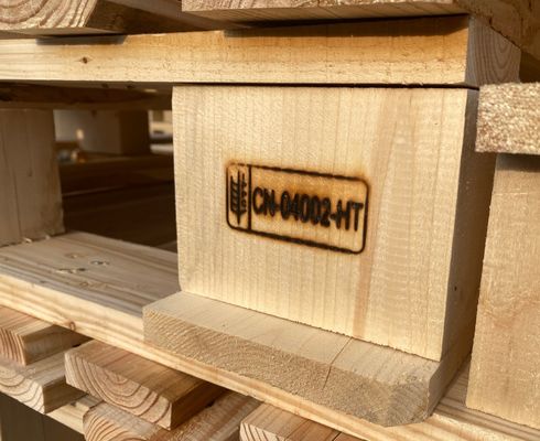 Buon prezzo Paletti monofaccia non fumiganti di legno di pino nuovo Paletti standard europei in linea